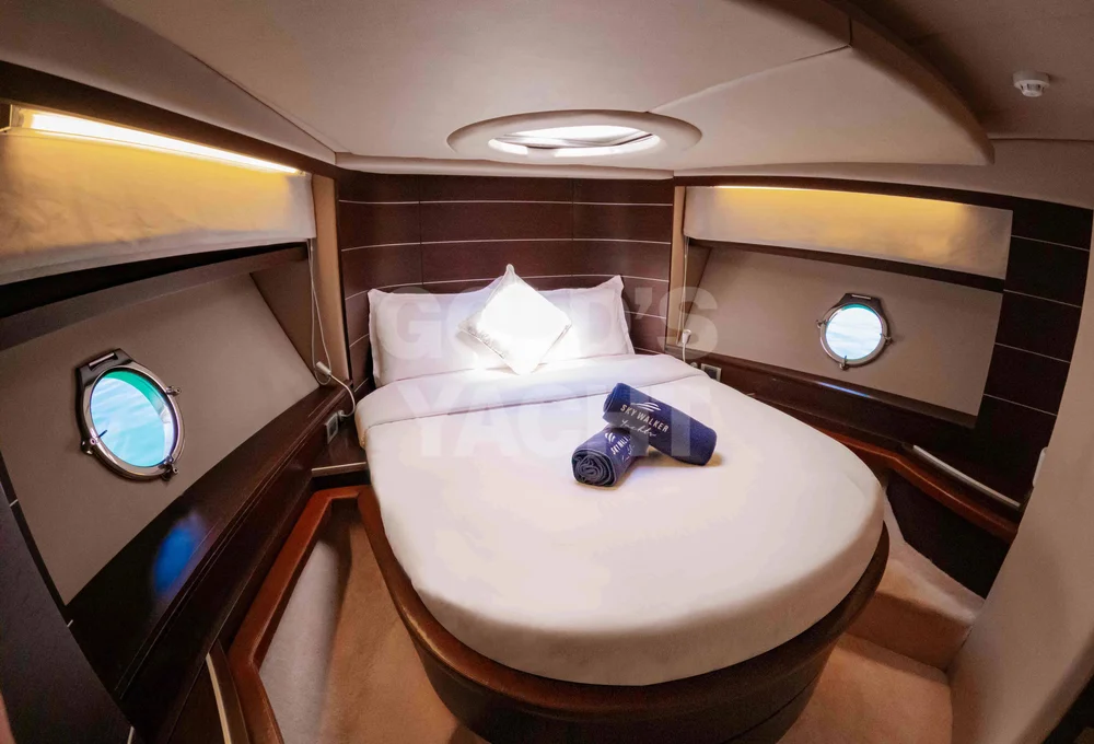 Voyager Elite Cadence 80 Yacht